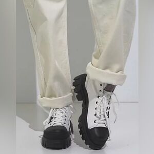 PALLADIUM REVOLT HI TX STAR WHITE CANVAS CHUNKY BOOTS SHOES SIZE 8. NEW IN BOX